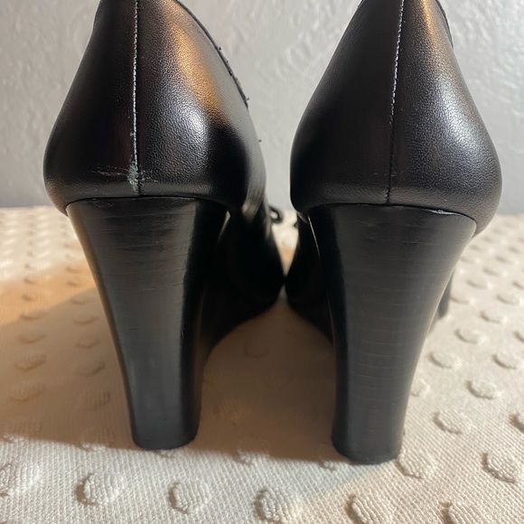 VINCE CAMUTO Black Wedge with Bow Toe - Picture 16 of 16
